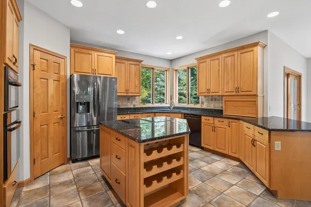 $1,050,000 | 2520 Arbor Court, Mendota Heights, MN 55120