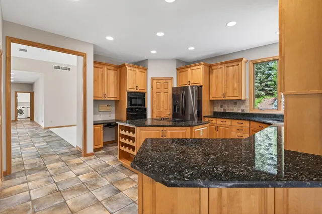 $1,050,000 | 2520 Arbor Court, Mendota Heights, MN 55120