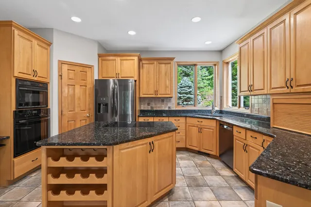 $1,050,000 | 2520 Arbor Court, Mendota Heights, MN 55120