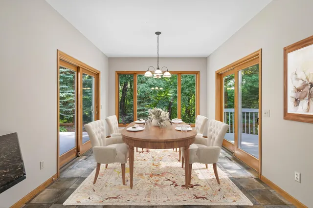 $1,050,000 | 2520 Arbor Court, Mendota Heights, MN 55120