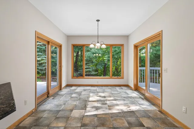 $1,050,000 | 2520 Arbor Court, Mendota Heights, MN 55120