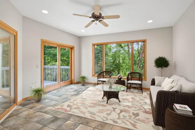 $1,050,000 | 2520 Arbor Court, Mendota Heights, MN 55120