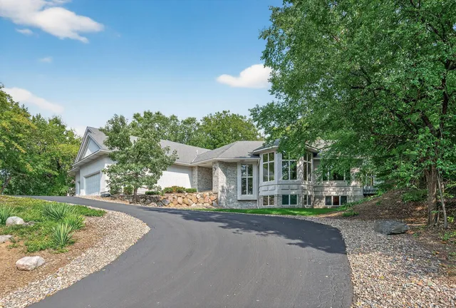 $1,050,000 | 2520 Arbor Court, Mendota Heights, MN 55120