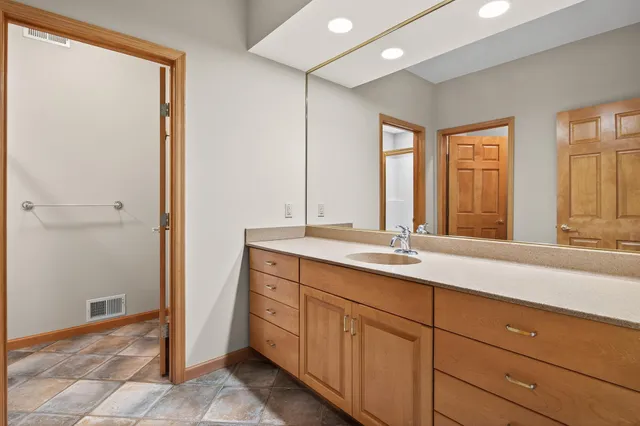 $1,050,000 | 2520 Arbor Court, Mendota Heights, MN 55120