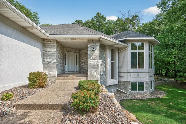 $1,050,000 | 2520 Arbor Court, Mendota Heights, MN 55120