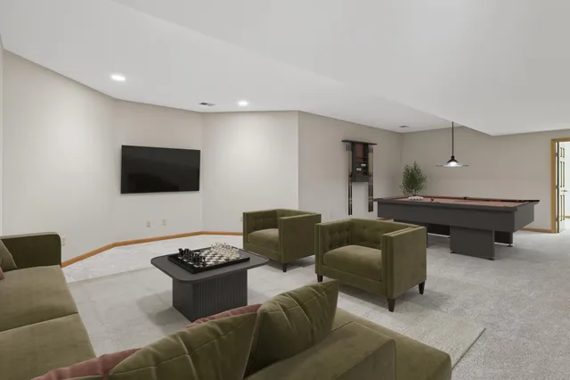 $1,050,000 | 2520 Arbor Court, Mendota Heights, MN 55120