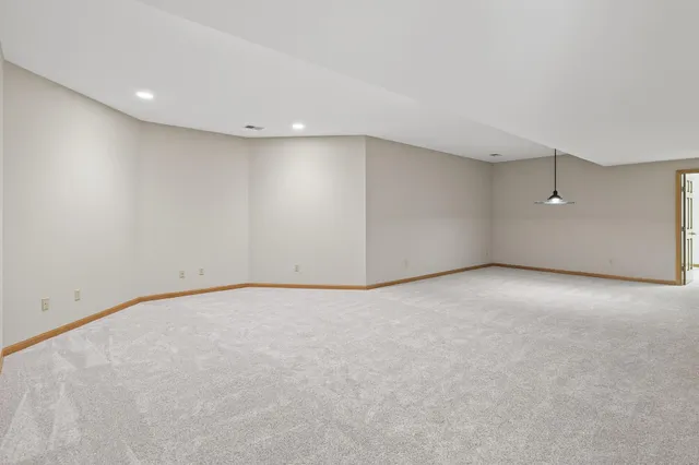 $1,050,000 | 2520 Arbor Court, Mendota Heights, MN 55120