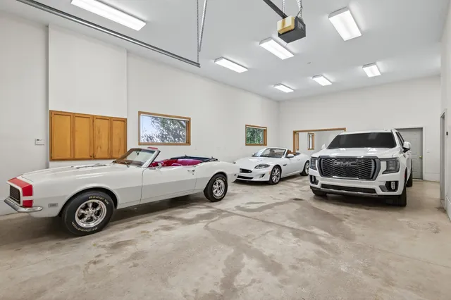 $1,050,000 | 2520 Arbor Court, Mendota Heights, MN 55120