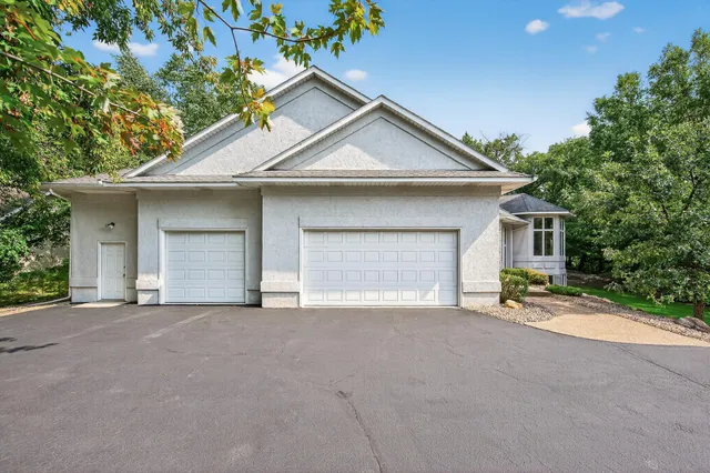 $1,050,000 | 2520 Arbor Court, Mendota Heights, MN 55120