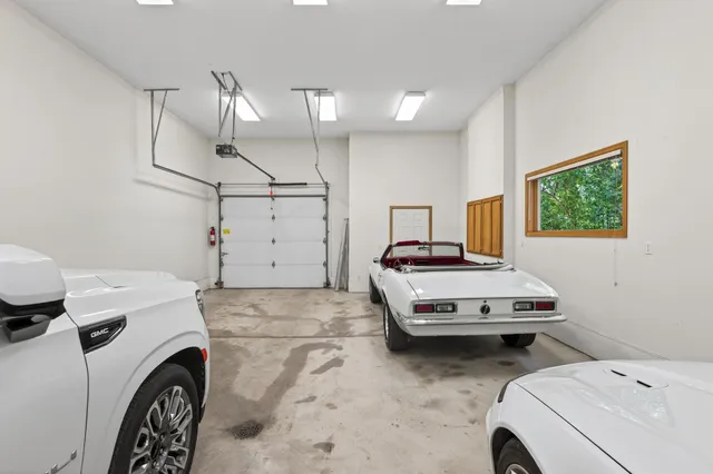 $1,050,000 | 2520 Arbor Court, Mendota Heights, MN 55120