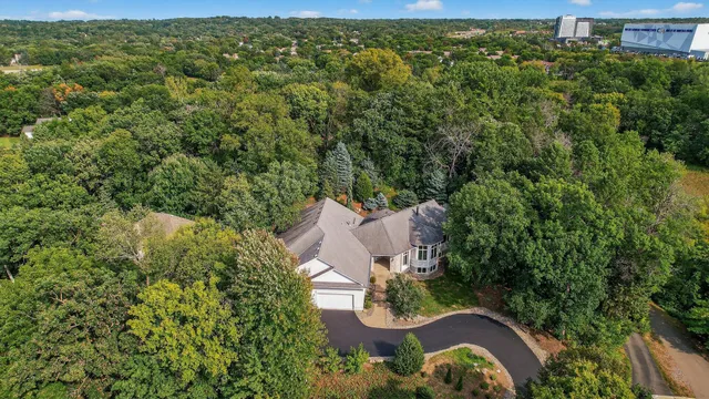 $1,050,000 | 2520 Arbor Court, Mendota Heights, MN 55120