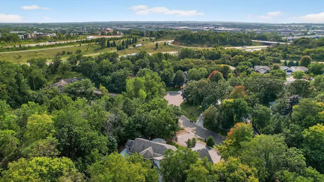 $1,050,000 | 2520 Arbor Court, Mendota Heights, MN 55120