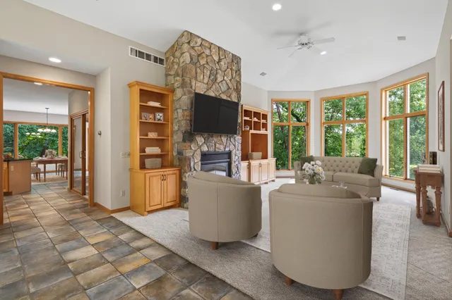 $1,050,000 | 2520 Arbor Court, Mendota Heights, MN 55120