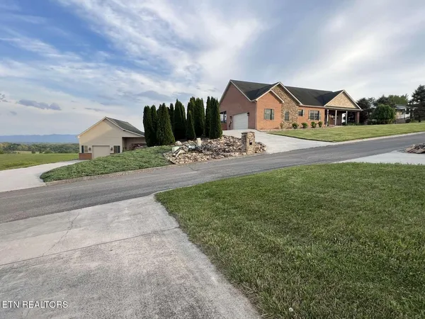 $970,000 | 127 Golf View Boulevard, Dandridge, TN 37725