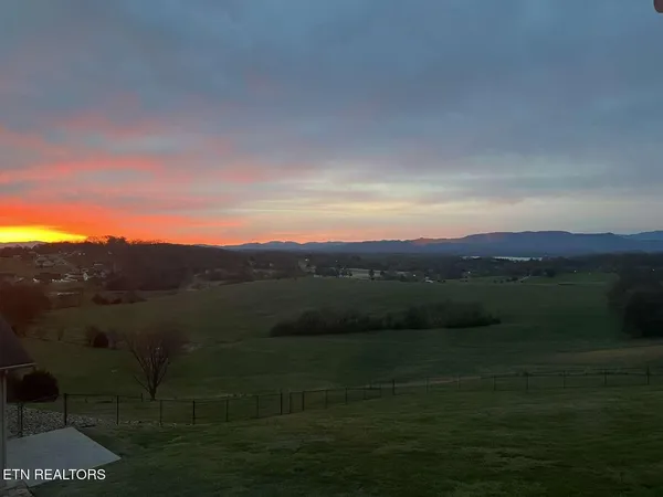 $970,000 | 127 Golf View Boulevard, Dandridge, TN 37725