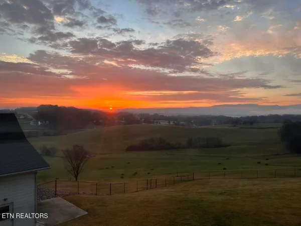 $970,000 | 127 Golf View Boulevard, Dandridge, TN 37725