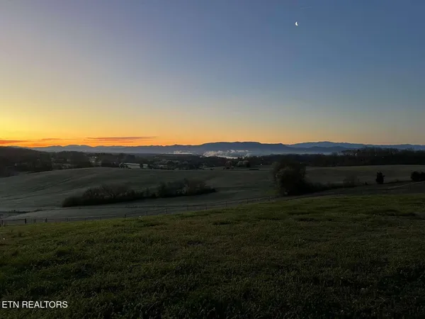 $970,000 | 127 Golf View Boulevard, Dandridge, TN 37725