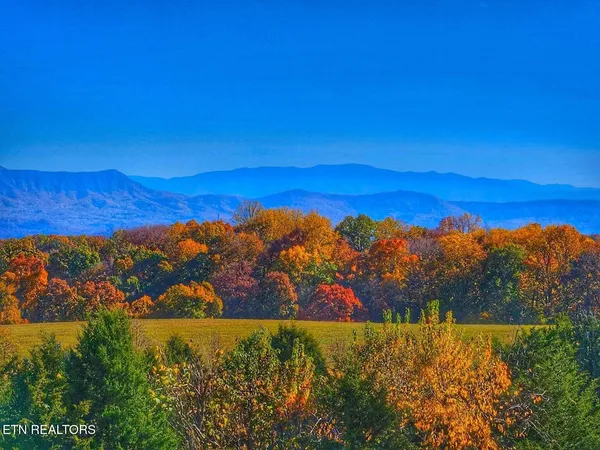 $970,000 | 127 Golf View Boulevard, Dandridge, TN 37725