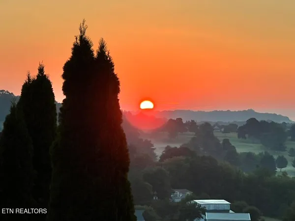 $970,000 | 127 Golf View Boulevard, Dandridge, TN 37725