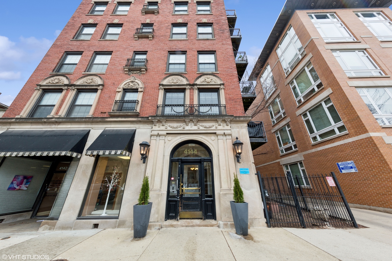 4144 North Sheridan Road, Unit 411 Chicago, IL 60613 - Photo 1 of 15