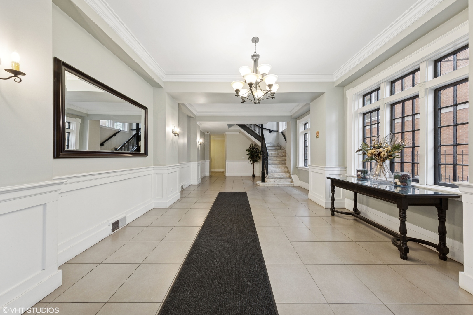 4144 North Sheridan Road, Unit 411 Chicago, IL 60613 - Photo 2 of 15