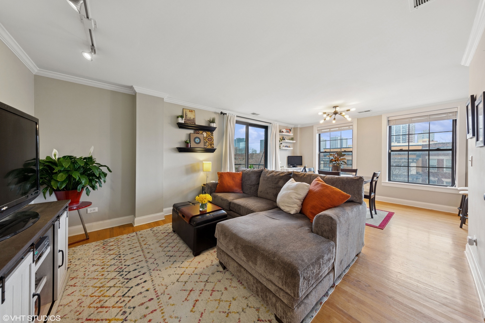 4144 North Sheridan Road, Unit 411 Chicago, IL 60613 - Photo 3 of 15