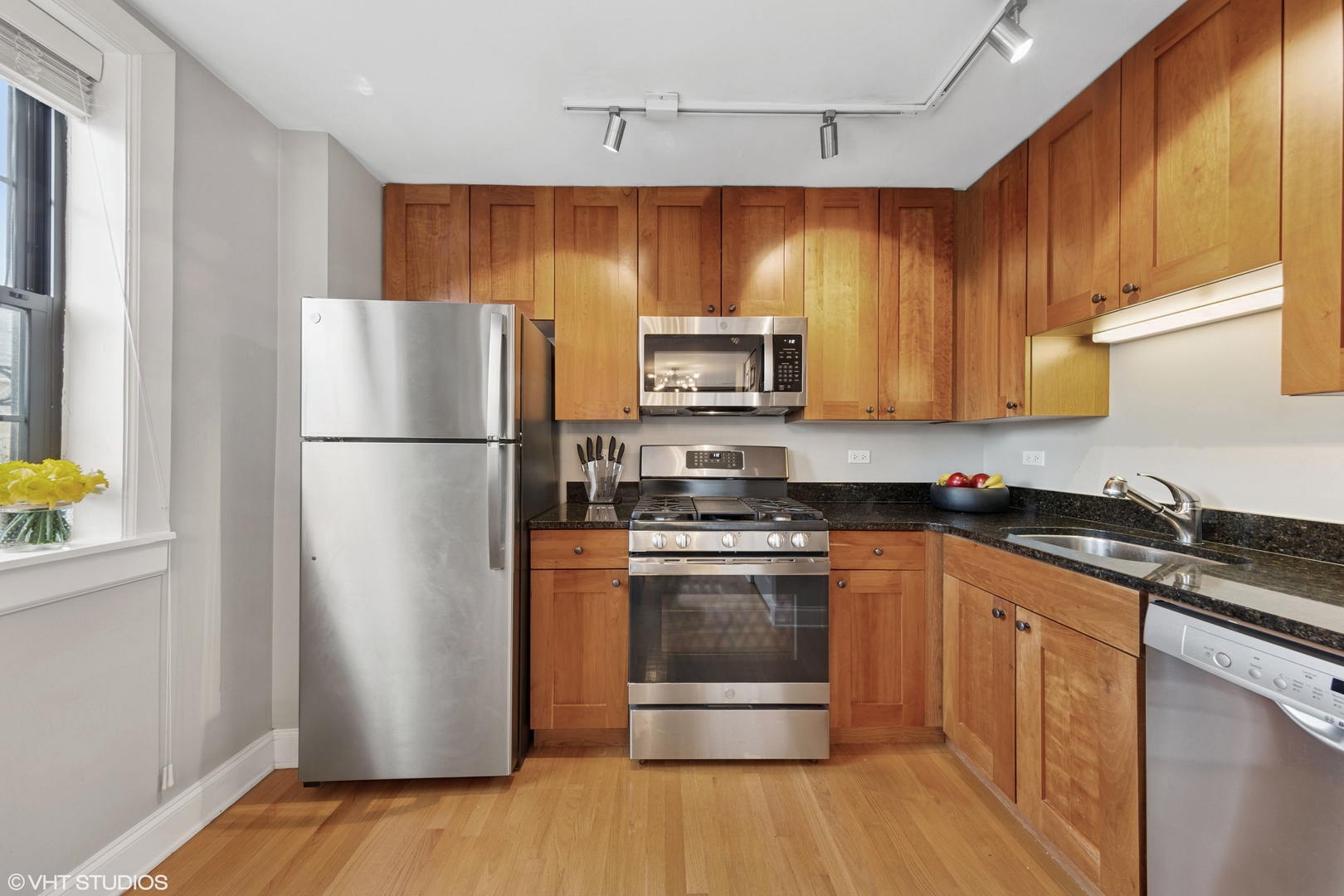 4144 North Sheridan Road, Unit 411 Chicago, IL 60613 - Photo 6 of 15