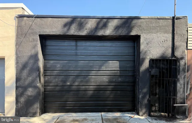 a view of walk in closet