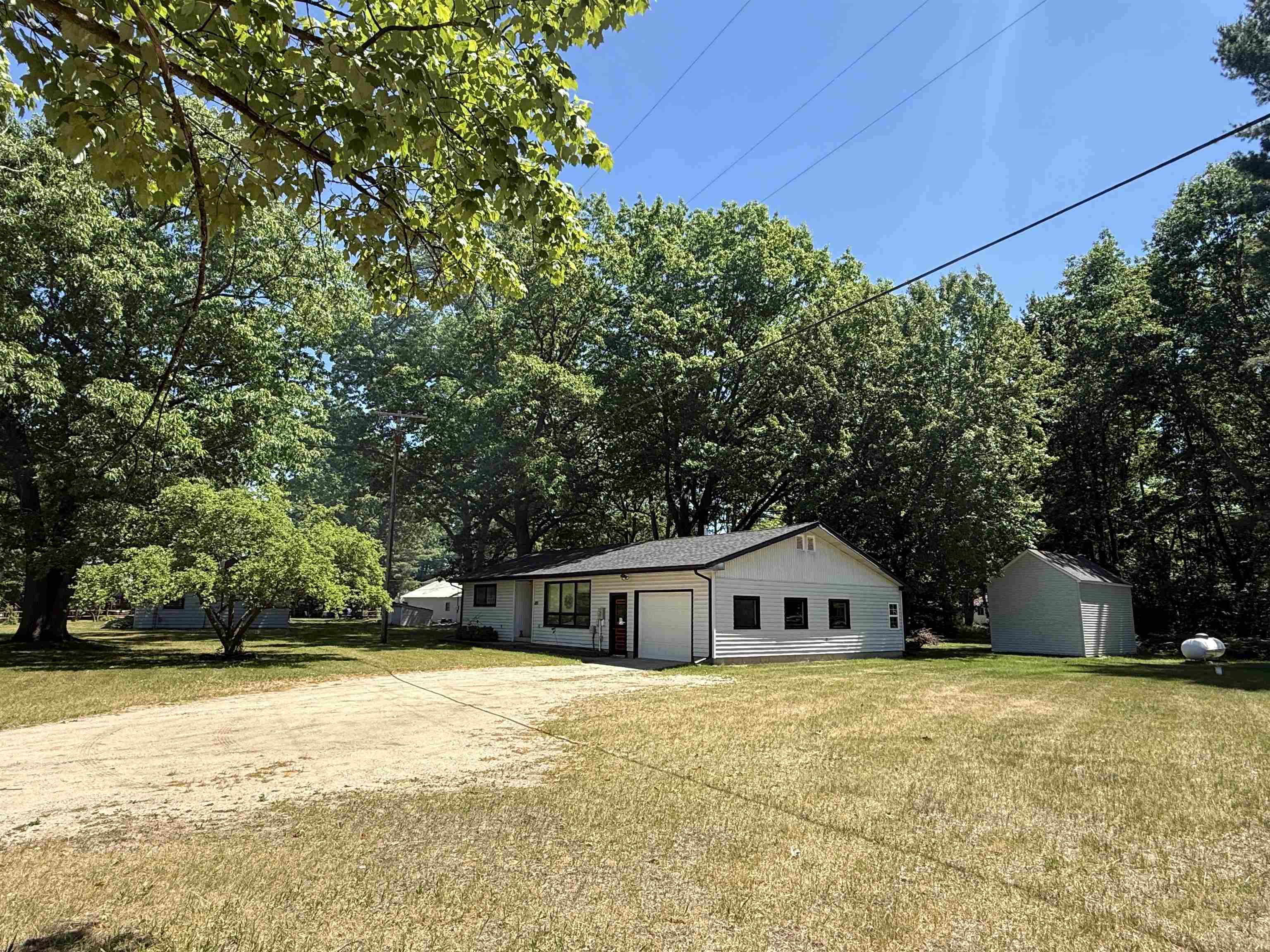 182 Highway 61 Gladwin, MI 48624 - Photo 4 of 8