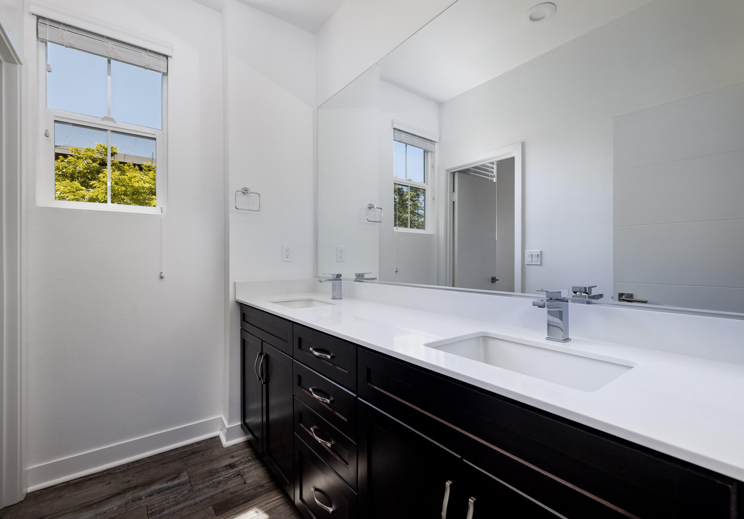 5685 Surfrider Way, Unit 105 Goleta, CA 93117 - Photo 27 of 29 Hall Bath