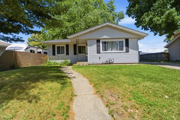 $289,900 | 1418 87th Street, Kenosha, WI 53143