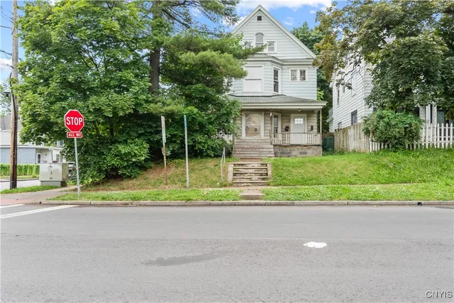$1,600 | 712 Oak Street, Syracuse, NY 13203