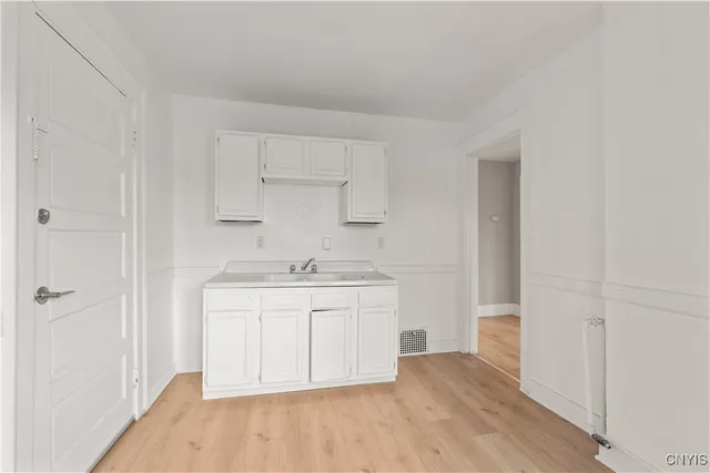 $1,600 | 712 Oak Street, Syracuse, NY 13203