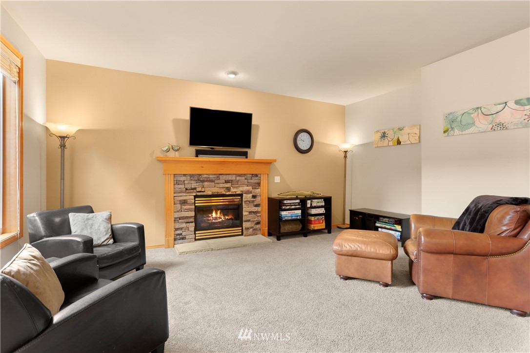 1130 184th Place Southeast Bothell, WA 98012 - Photo 6 of 30 Gallery Image 6