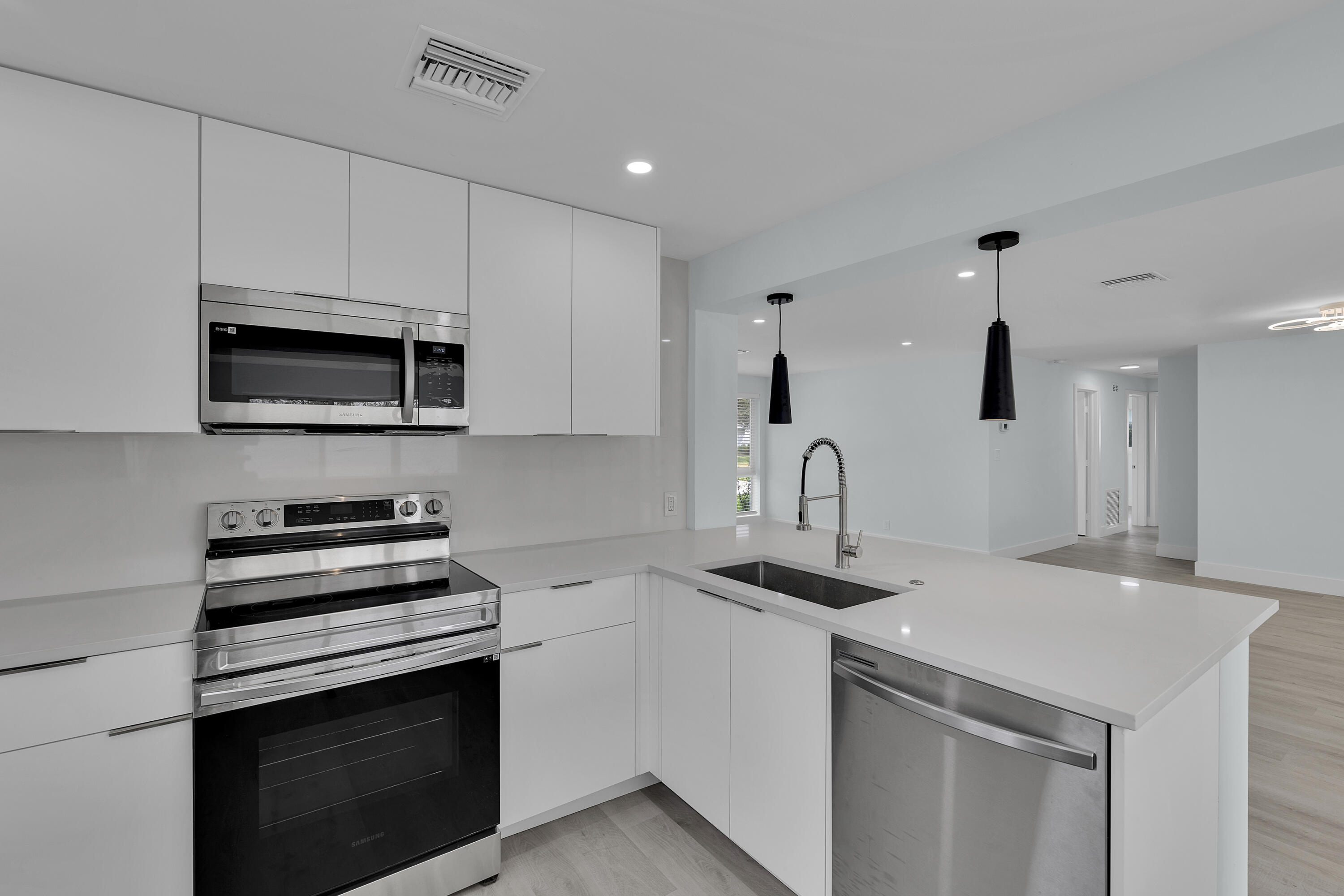 260 Northeast 28th Terrace Boca Raton, FL 33431 - Photo 15 of 40 camargo (61)