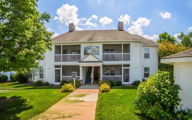 $2,400 | 2740 South Knightsbridge Circle, Ann Arbor, MI 48105