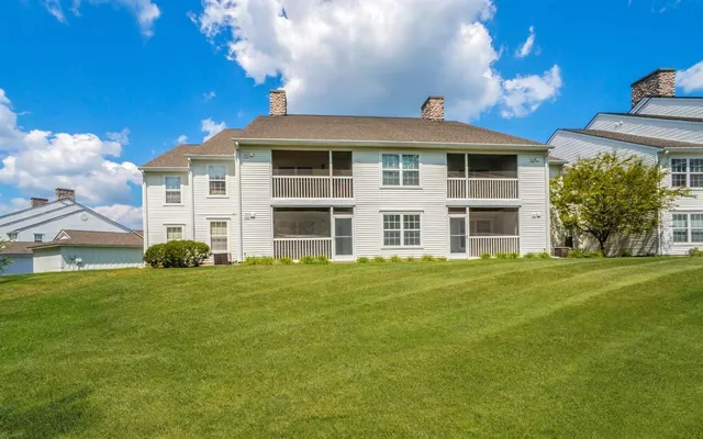 $2,400 | 2740 South Knightsbridge Circle, Ann Arbor, MI 48105