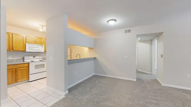 $2,400 | 2740 South Knightsbridge Circle, Ann Arbor, MI 48105