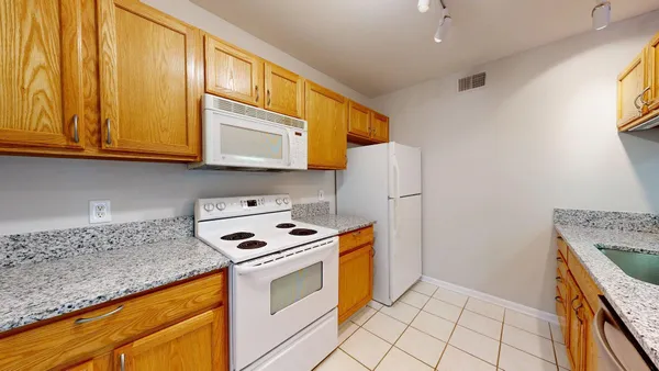 $2,200 | 2740 South Knightsbridge Circle, Ann Arbor, MI 48105