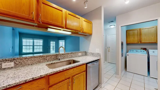 $2,400 | 2740 South Knightsbridge Circle, Ann Arbor, MI 48105