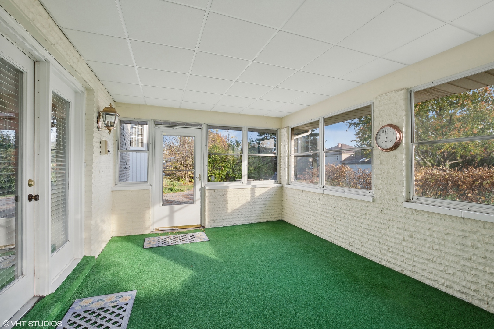 8669 Raintree Lane Orland Park, IL 60462 - Photo 12 of 25 a spacious bathroom with a large window