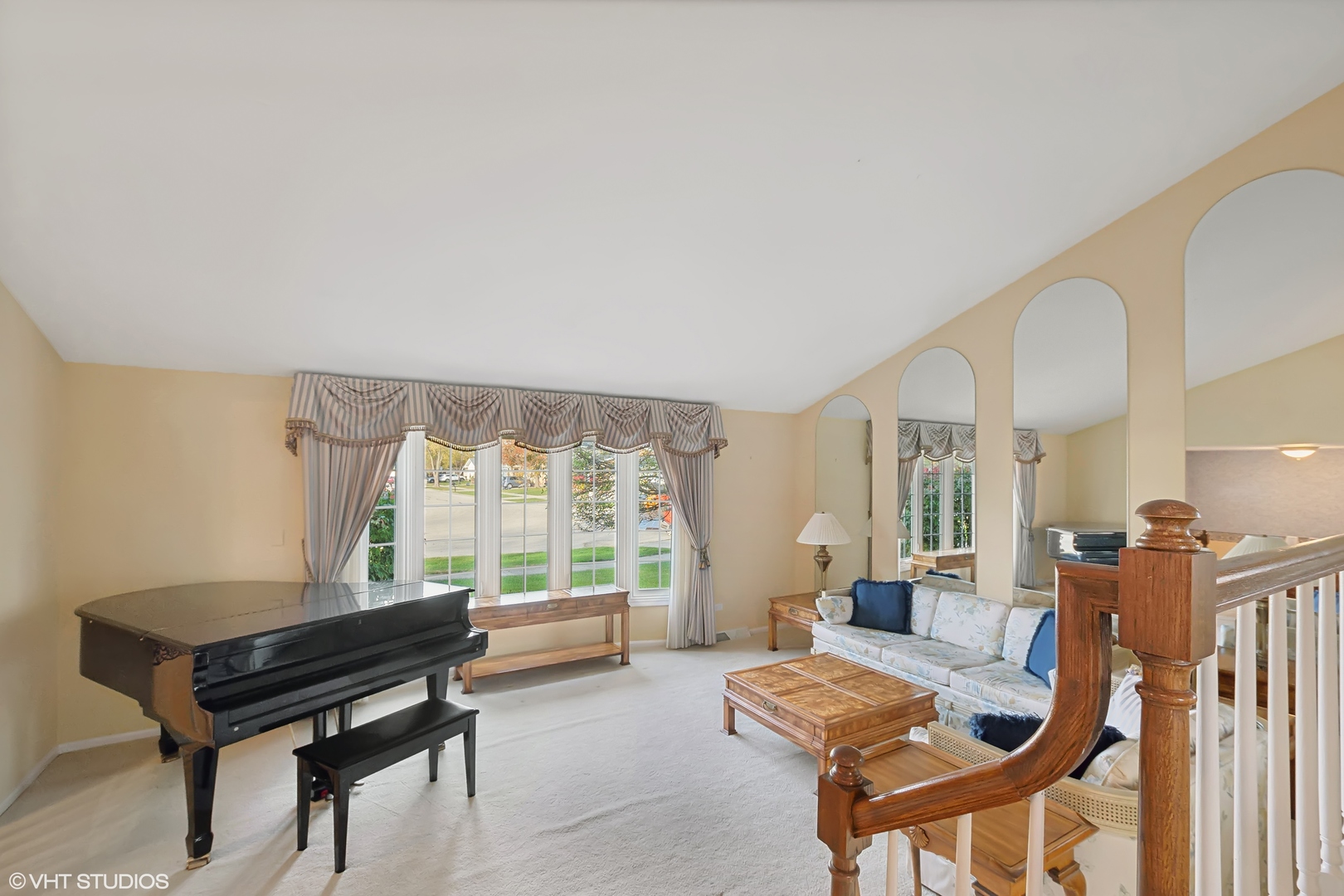 8669 Raintree Lane Orland Park, IL 60462 - Photo 4 of 25 a living room with furniture and a window
