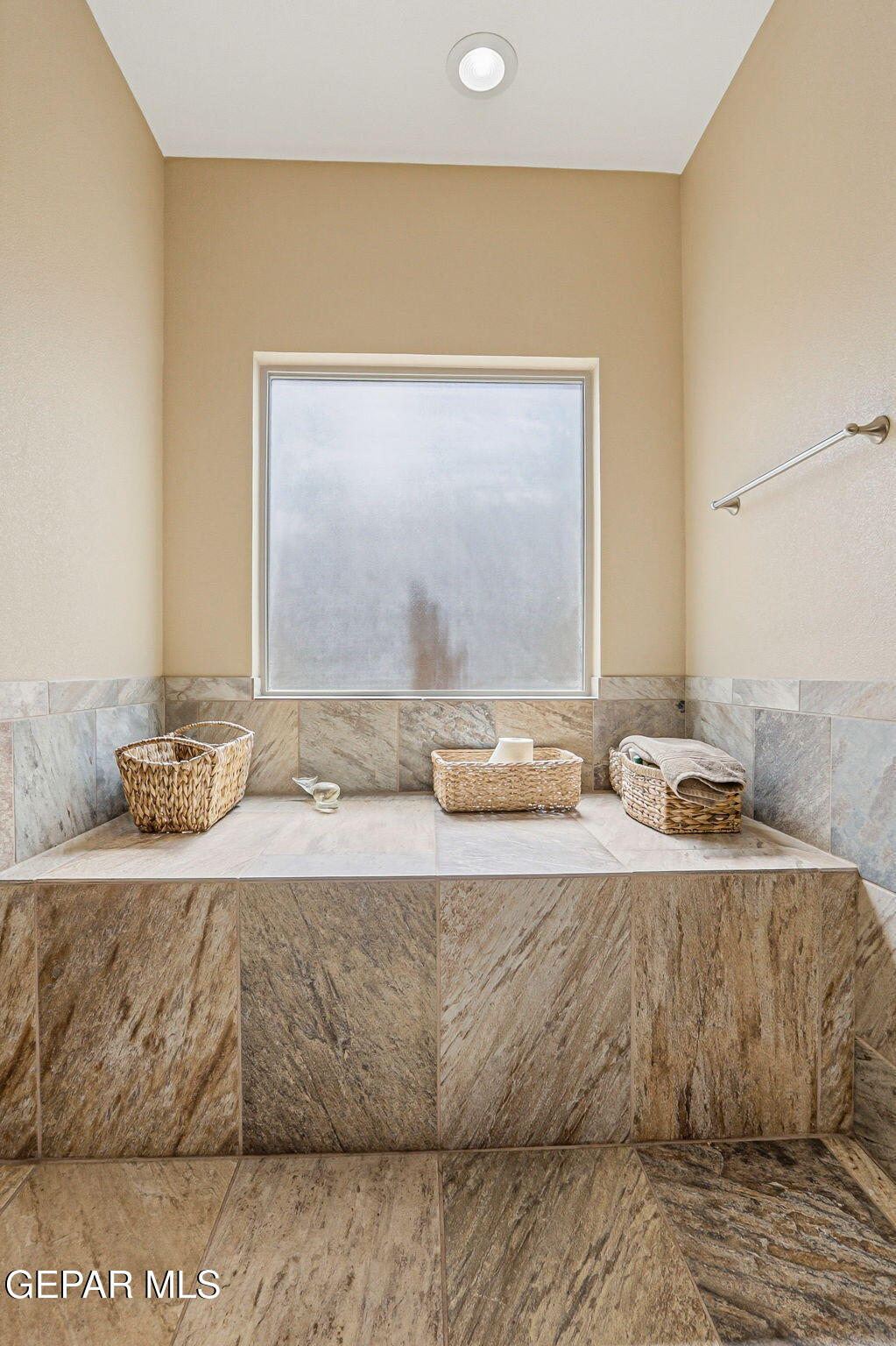 12039 Equestrian Road El Paso, TX 79928 - Photo 24 of 57 Master bath