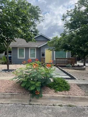 $2,200 | 828 Wheless Avenue, Kerrville, TX 78028