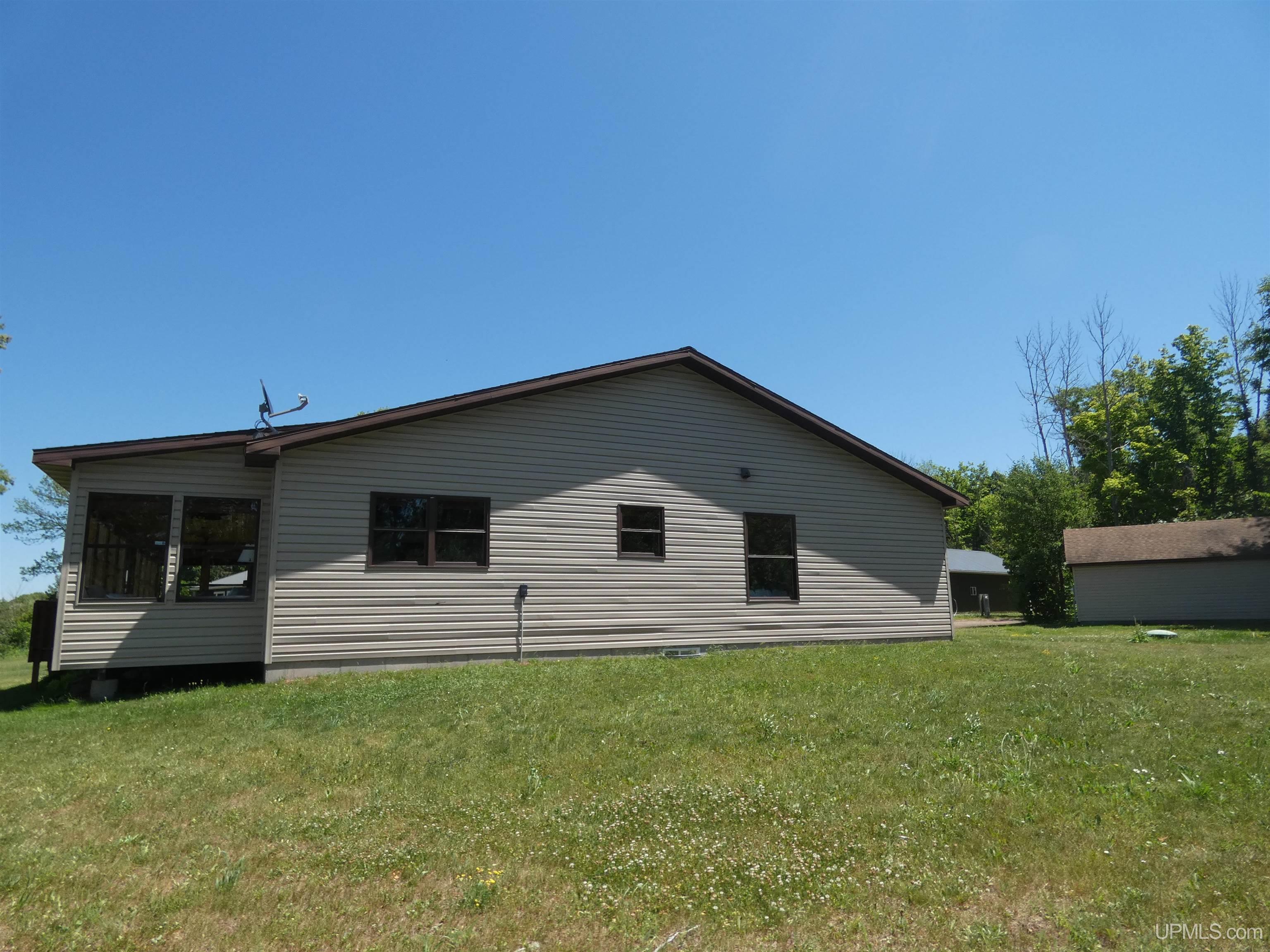 14983 East Shore Road Bergland, MI 49910 - Photo 5 of 34
