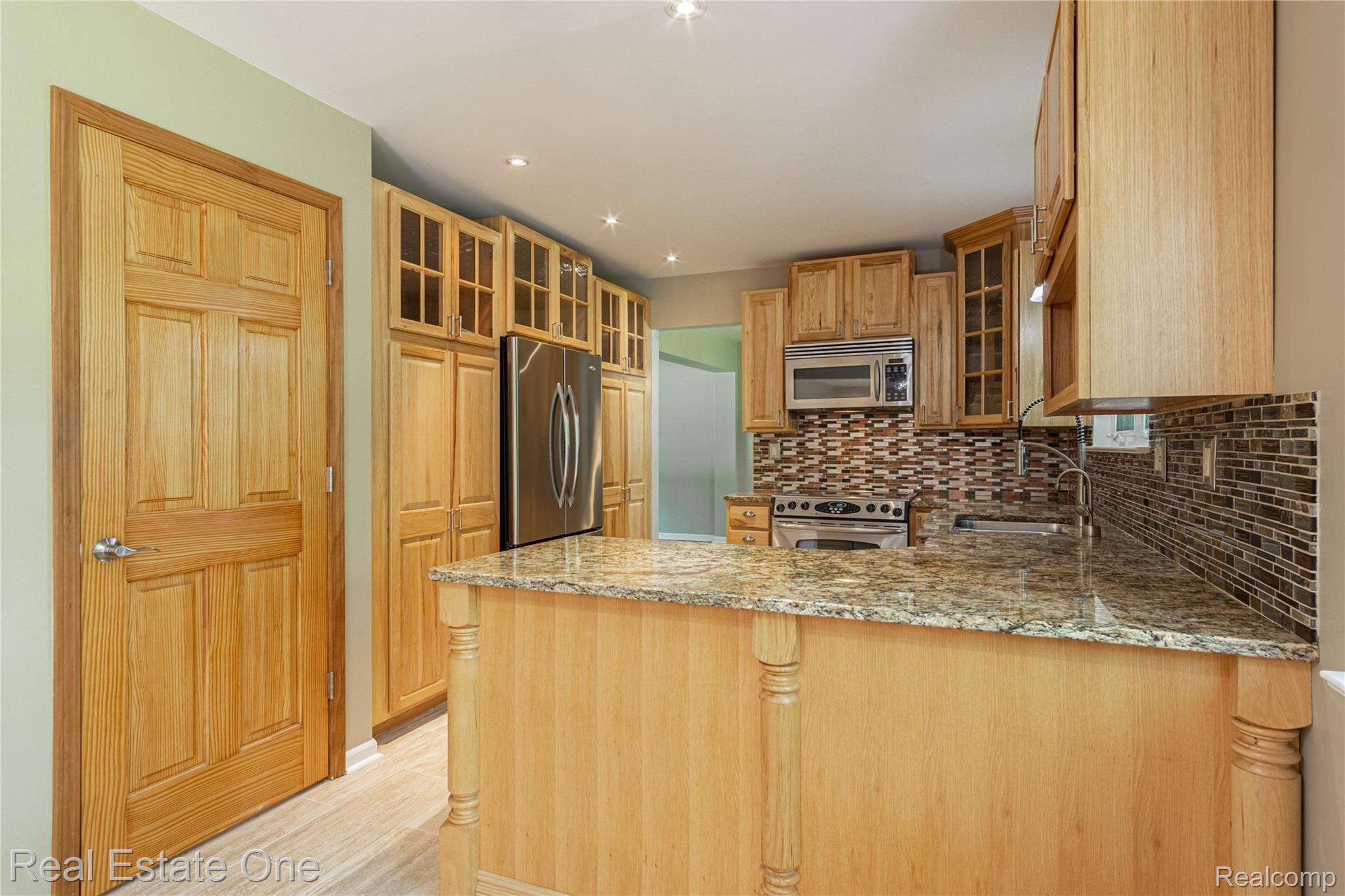 32601 West 13 Mile Road Farmington, MI 48334 - Photo 14 of 53 Interiors (12 of 49).jpg