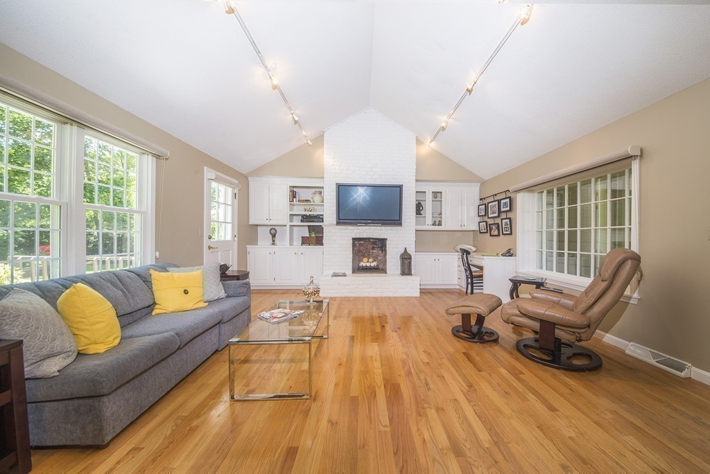 65 Metacomet Road Longmeadow, MA 01106 - Photo 8 of 30