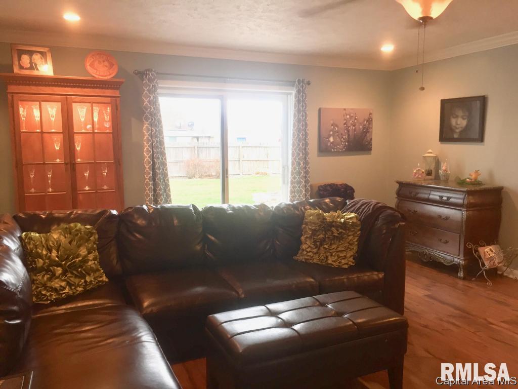 807 West Washington Street Athens, IL 62613 - Photo 11 of 36 Gallery Image 11