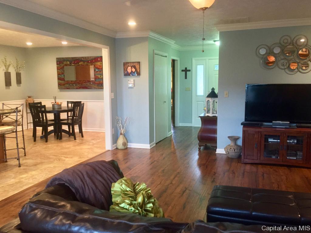 807 West Washington Street Athens, IL 62613 - Photo 12 of 36 Gallery Image 12