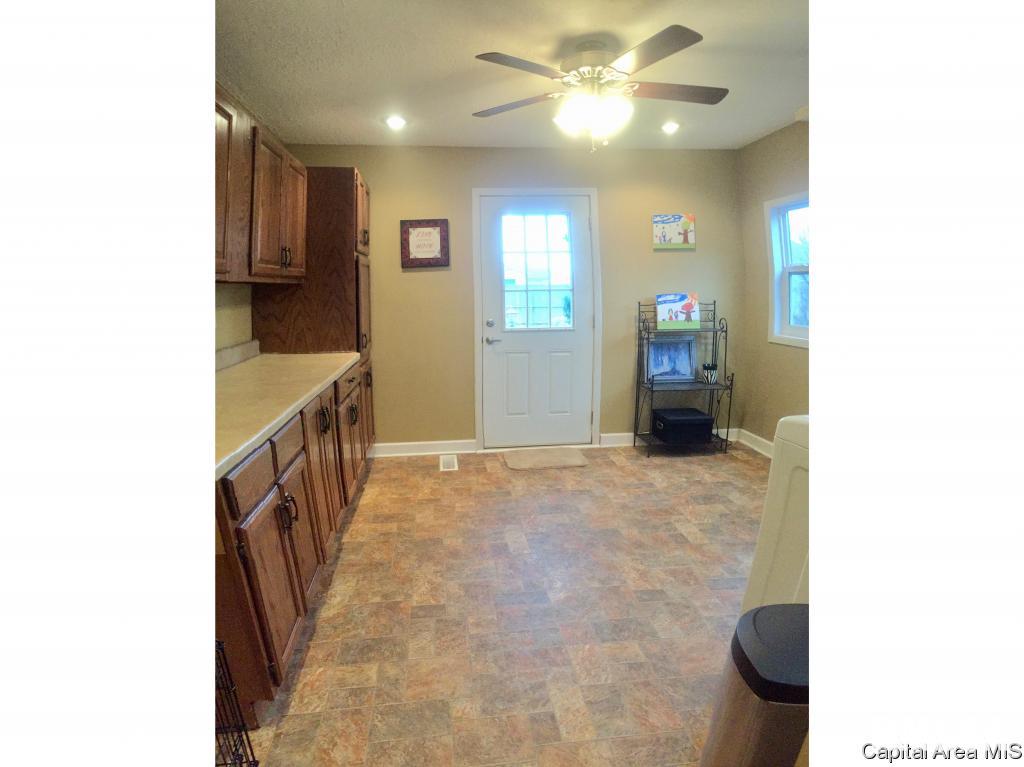 807 West Washington Street Athens, IL 62613 - Photo 16 of 36 Gallery Image 16